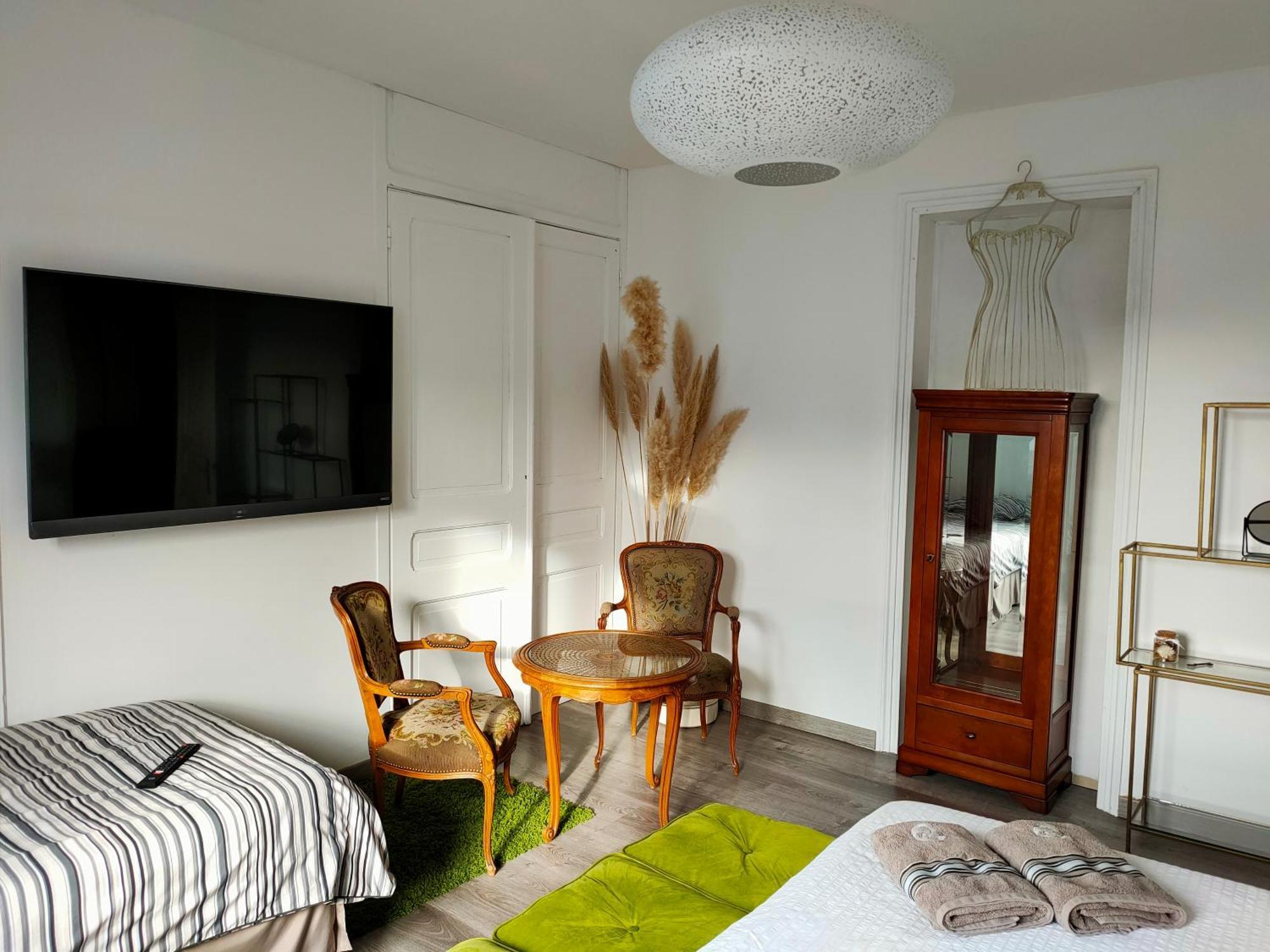 A La Villa Perroy Les Chambres Sont Spacieuses Et Les Petit-Dejeuners Offerts Dunkirk Exterior foto